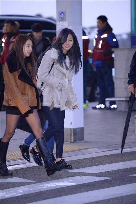 GFriend、TWICE前往香港参加《2016MAMA》