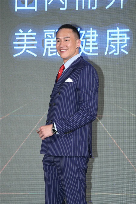 何润东出席医美品媒体茶会