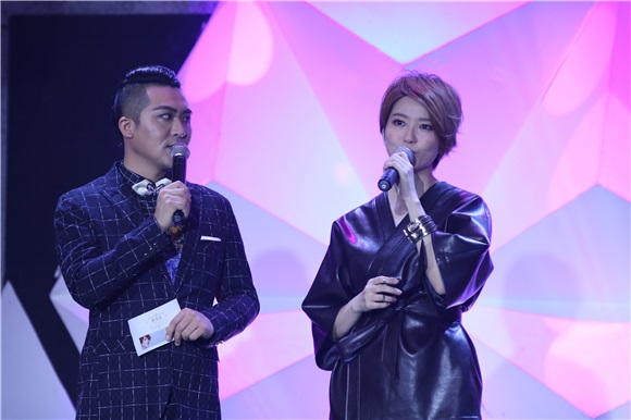 新加坡天后蔡淳佳办新歌首唱会 独立作曲《自画像》探索内心世界