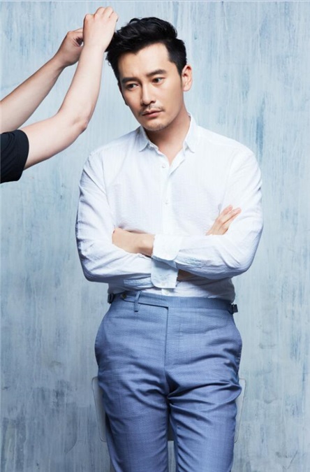 王梓权自然时尚切换自如 精彩演绎雅痞风情