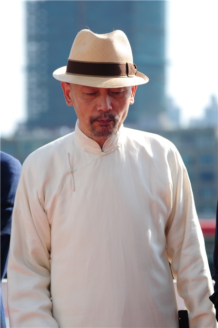 葛优、闫妮《罗曼蒂克消亡史》豪华阵容 章子怡复出黑色装扮不掩腰围发福