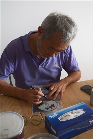 田壮壮导演在《盗马贼》DVD光碟上签字