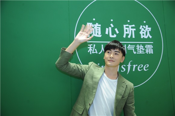 郑元畅绿西装森系美男 任一日店长皮肤超好