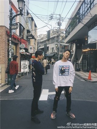 苏苏大师兄发糖啦！ 李易峰陈伟霆合体互黑「丑八怪」