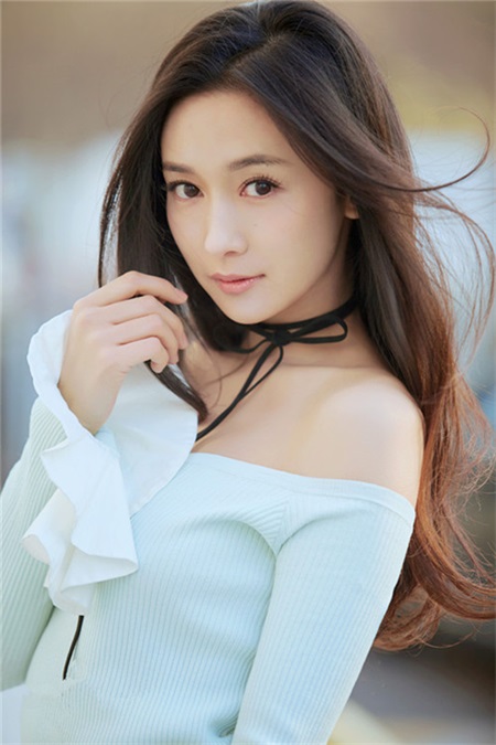 林允孙怡白鹿 这些一出道就是女主角的小花前途无限