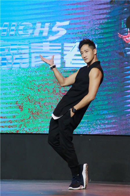 SpeXial宏正、晨翔、毛弟出席爱奇艺《HIGH5 制霸青春》首映