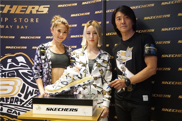 郑伊健与周秀娜出席《SKECHERS旗舰店开幕》