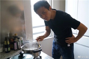 邓超发做菜照架势十足 却被孙俪po照打脸