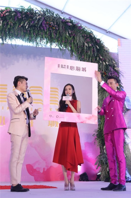 angelababy杨颖为新电影《微微一笑很倾城》宣传