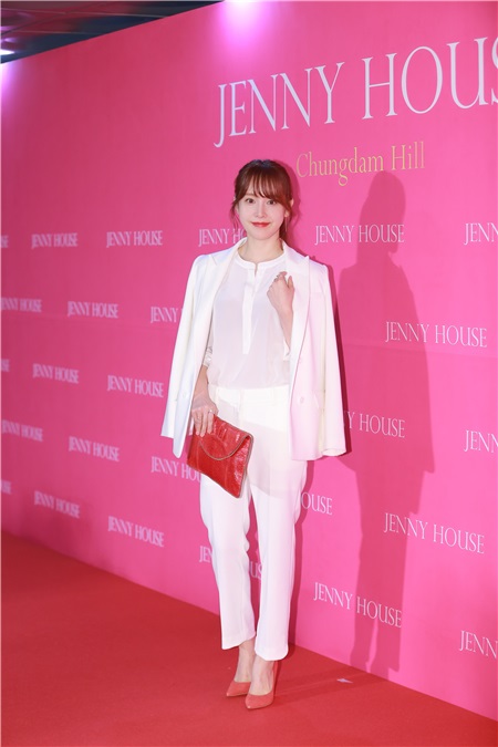 T-ara 孝敏、韩志旼等出席美容沙龙中举办的「慈善捐款派对」