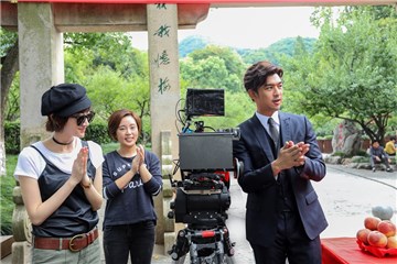 主演陈柏霖景甜及制片人彭丹