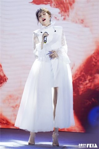 弦子深情演唱