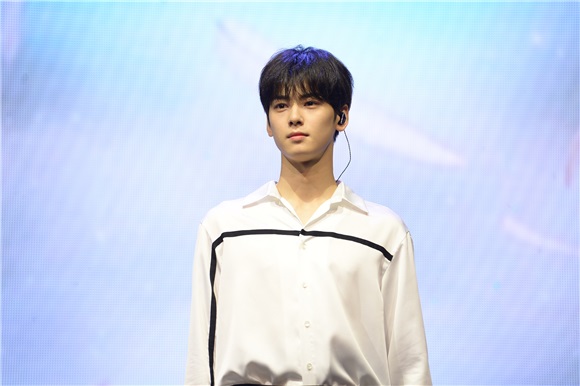 ASTRO举行第四张迷你专辑《Dream Part.01》发售showcase