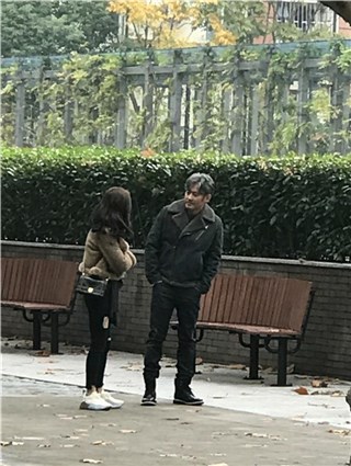 吴秀波Angelababy拍新戏被偶遇 开心热聊CP感十足