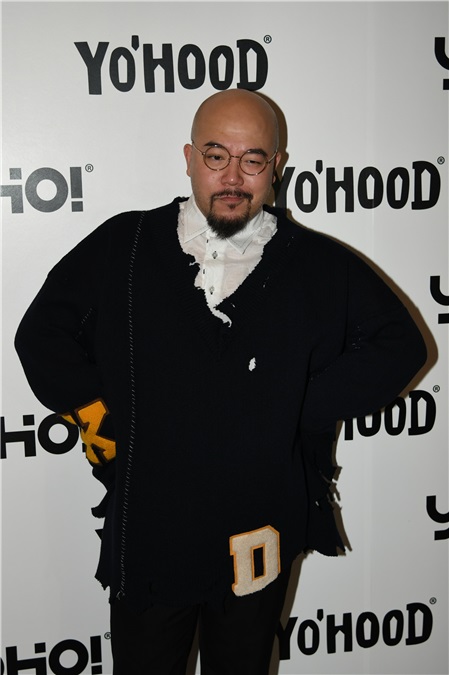 莫文蔚、黄伟文等现身「YO’HOOD全球潮流新品嘉年华」后台