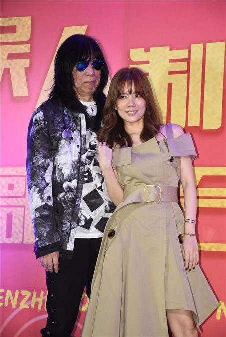 黄子佼、辛晓琪出席娱人制造新歌发布会