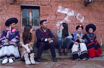 谭维维与悦悦被彝族出嫁曲感动