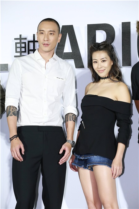 王阳明蔡诗芸夫妻出席鞋《品AXEL ARIGATO》开幕