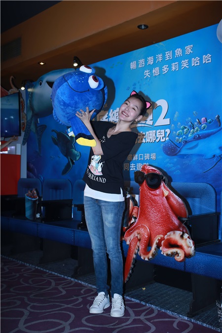 小S包场邀喜愿协会病童看《海底总动员2:多力在哪儿?》。