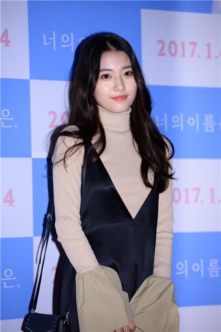 Jisoo、徐信爱、池赫拉、安普贤彬等出席了电影《你的名字》VIP试映会
