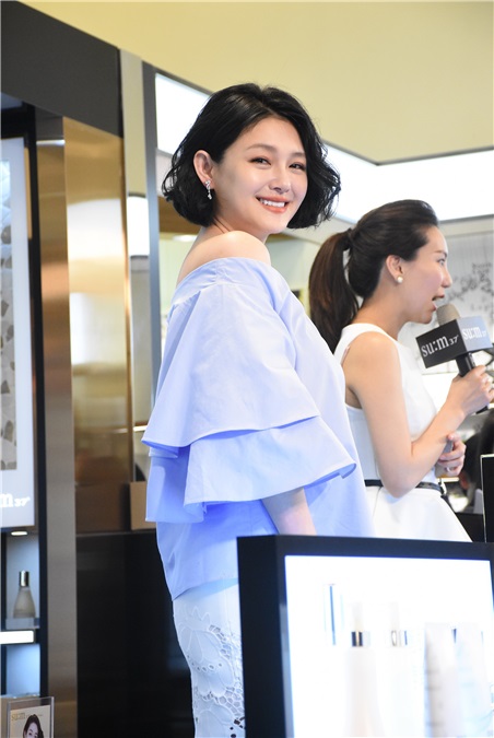 大S徐熙媛出席保养品专柜开幕剪彩活动