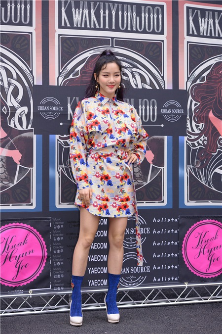 智淑、高佑丽、赵贤荣CLARA、Lizzy等出席设计师Kwak Hyunju时装秀