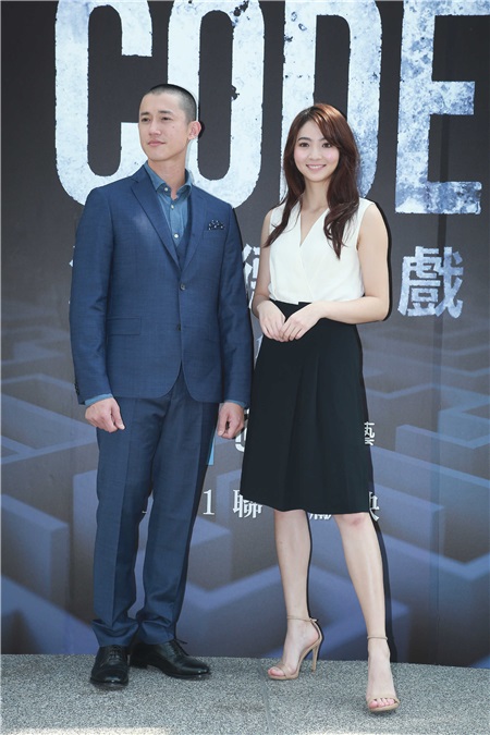 吴慷仁、谢沛恩出席爱奇艺网路剧《CODE浮士德游戏》首映记者会