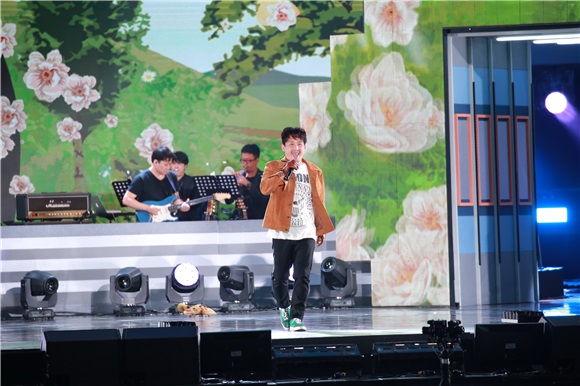 2016 DMC FESTIVAL《假面歌王》举行舞台 李在恩、Dana、金九拉、KCM等出席