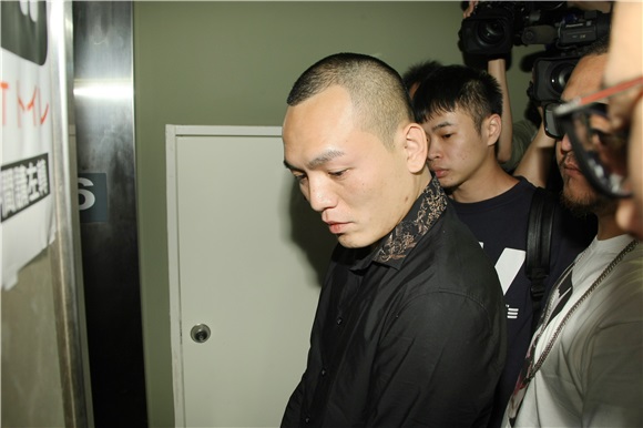 春风说明爸爸被殴受伤记者会
