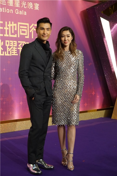 黄宗泽好身材萧正楠自觉压力 胡定欣陈展鹏情侣装现身