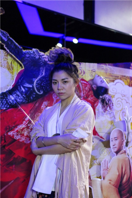 女版至尊宝惊现影院 《大话西游3》首映玩搞笑自拍