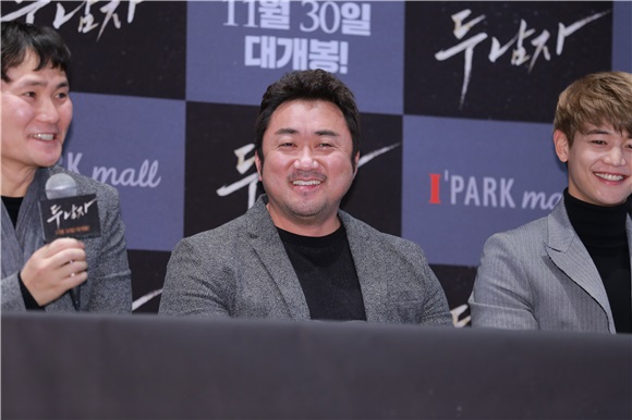 电影《两个男人》举行媒体试映会 马东锡、SHINee珉豪等出席