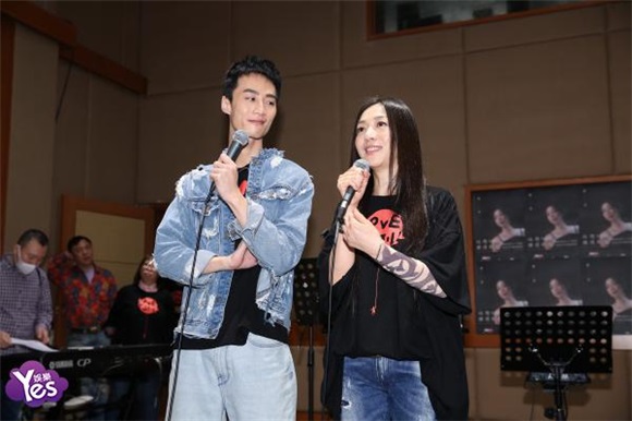 〈Yes 台北现场〉万芳找李英宏担任攻蛋嘉宾 笑称:好像看到另一个自己!