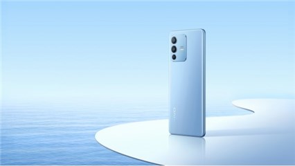 图片为vivo S12 Pro屿蓝配色