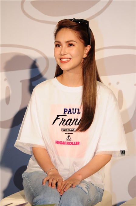 昆凌助阵Paul Frank新品发布会 「天王嫂」穿上白Tee+牛仔裤青春如少女