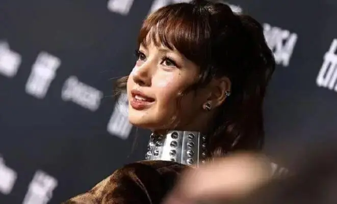 Lisa個人紀錄片引發全網熱議 父親爆料其渴望擁有孩子與平凡家庭