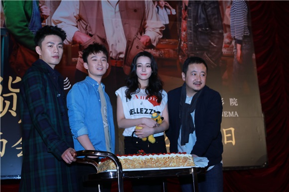 韩寒、高子健、迪丽热巴等出席《解忧杂货店》上海路演