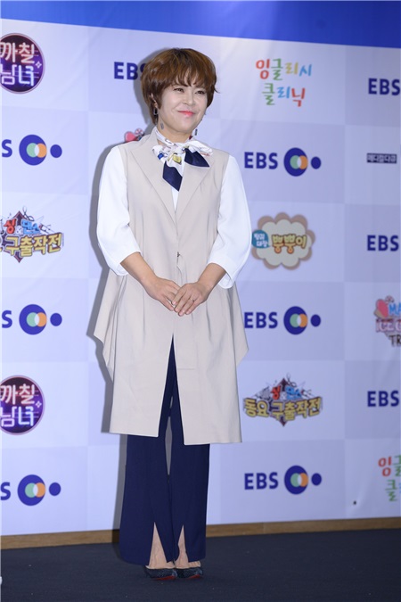 EBS办春季改组说明会 朴美善April等出席