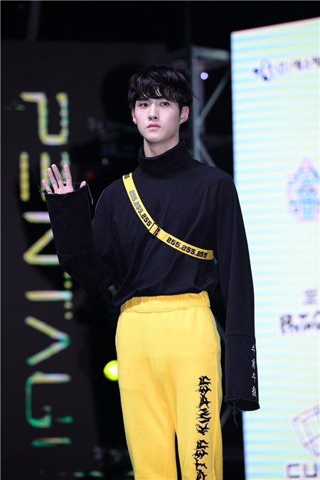 CUBE新人男团PENTAGON举办出道Showcase