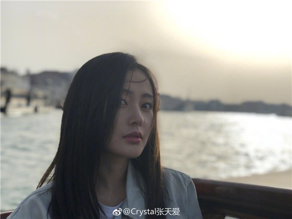 张天爱游客照没出新高度 网友:果然他拍比自拍美