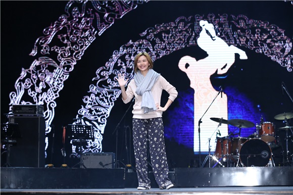 孙燕姿参加金马奖演出彩排