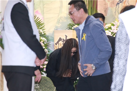 王祖贤父亲王耀煌告别式