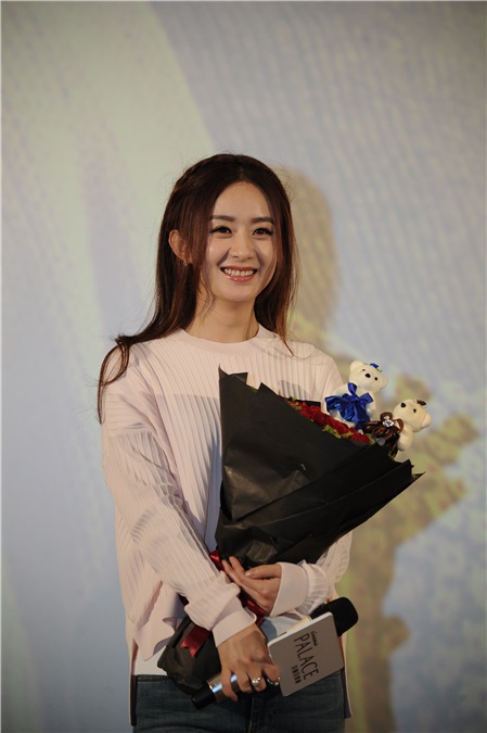 <Yes上海现场>赵丽颖手持可爱标语化身情人节实用素材
