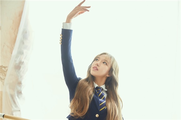 宇宙少女演绎学院制服诱惑 携新专辑强势回归