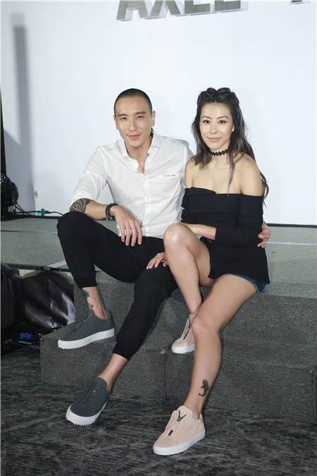 王阳明蔡诗芸夫妻出席鞋《品AXEL ARIGATO》开幕