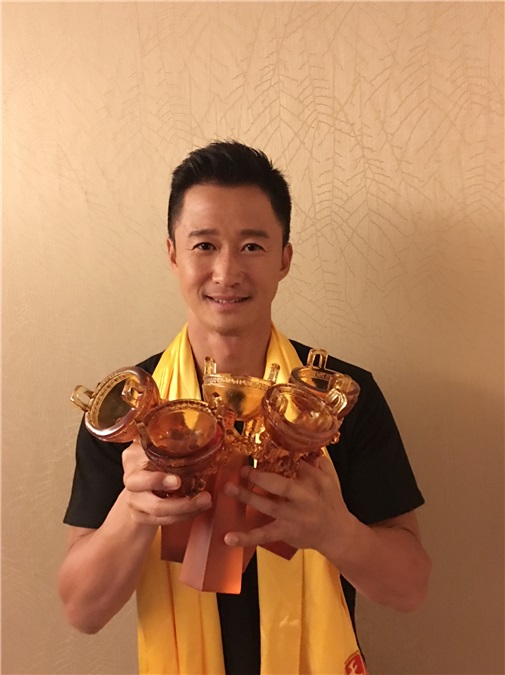 吴京《战狼》狂扫华鼎奖 霸气承包五奖项