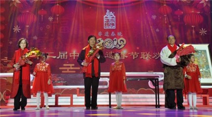 宜兴紫砂传承人吴亚亦、明式家具传承人许建平、唐卡传承人娘本