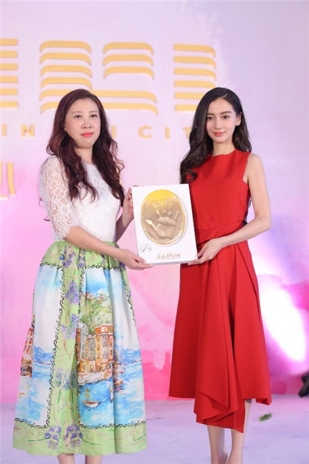 angelababy杨颖为新电影《微微一笑很倾城》宣传