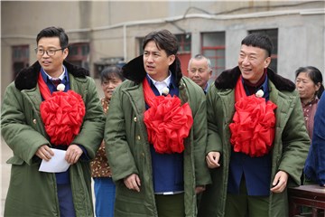戴上大红花,回到1978年
