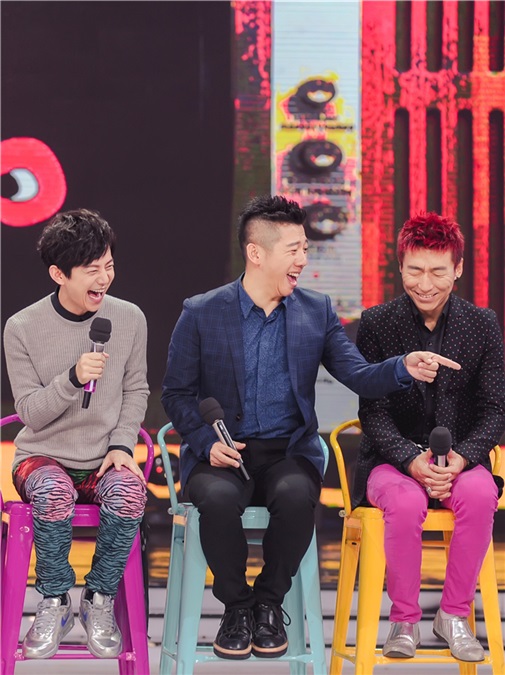 《快乐你懂的》神曲改编 羽泉VS凤凰传奇携手快乐家族上演PK战